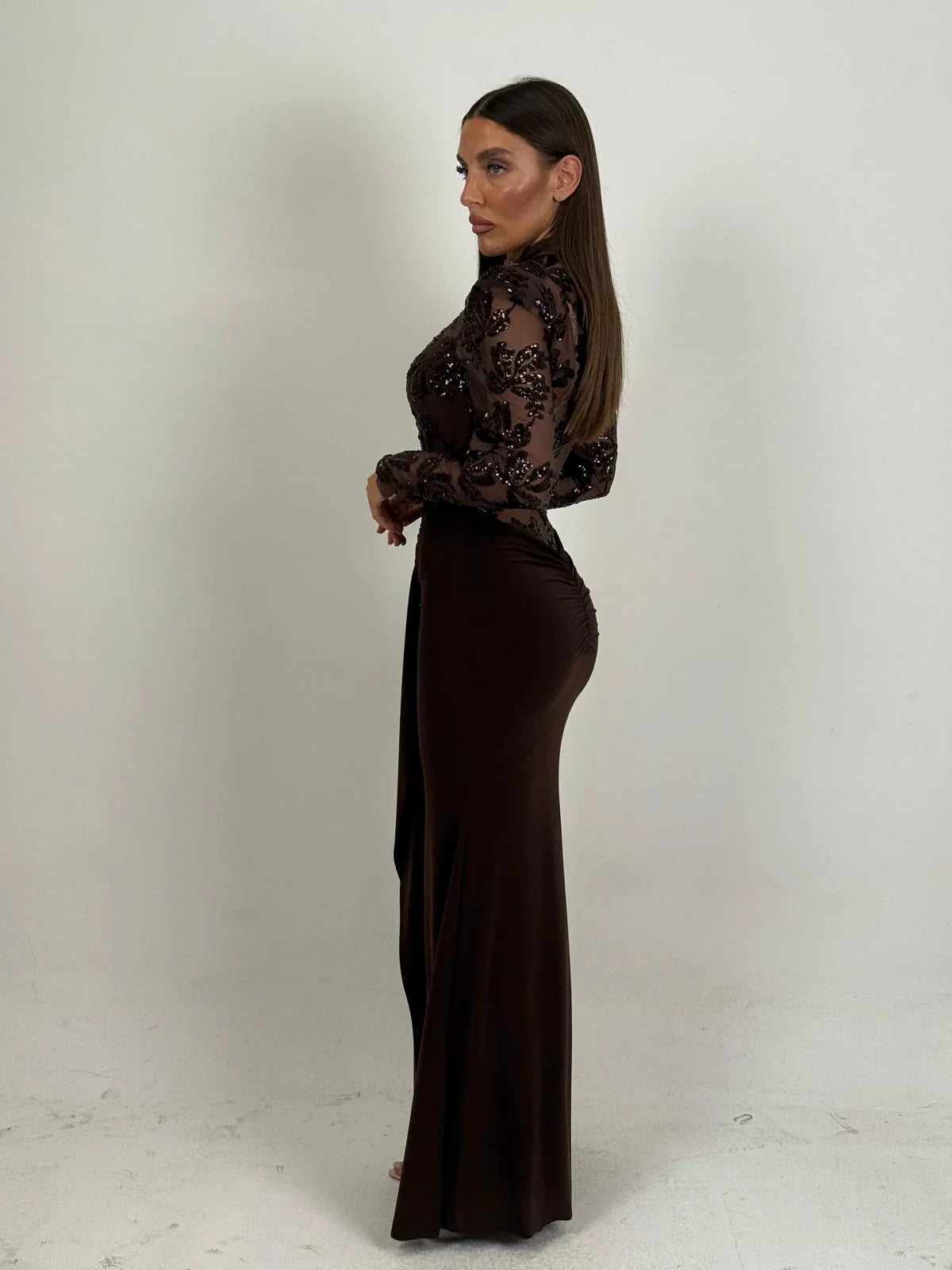 SIRACUSA | VESTIDO LARGO CON CORPIÑO DE TRANSPARENCIAS Y LENTEJUELAS